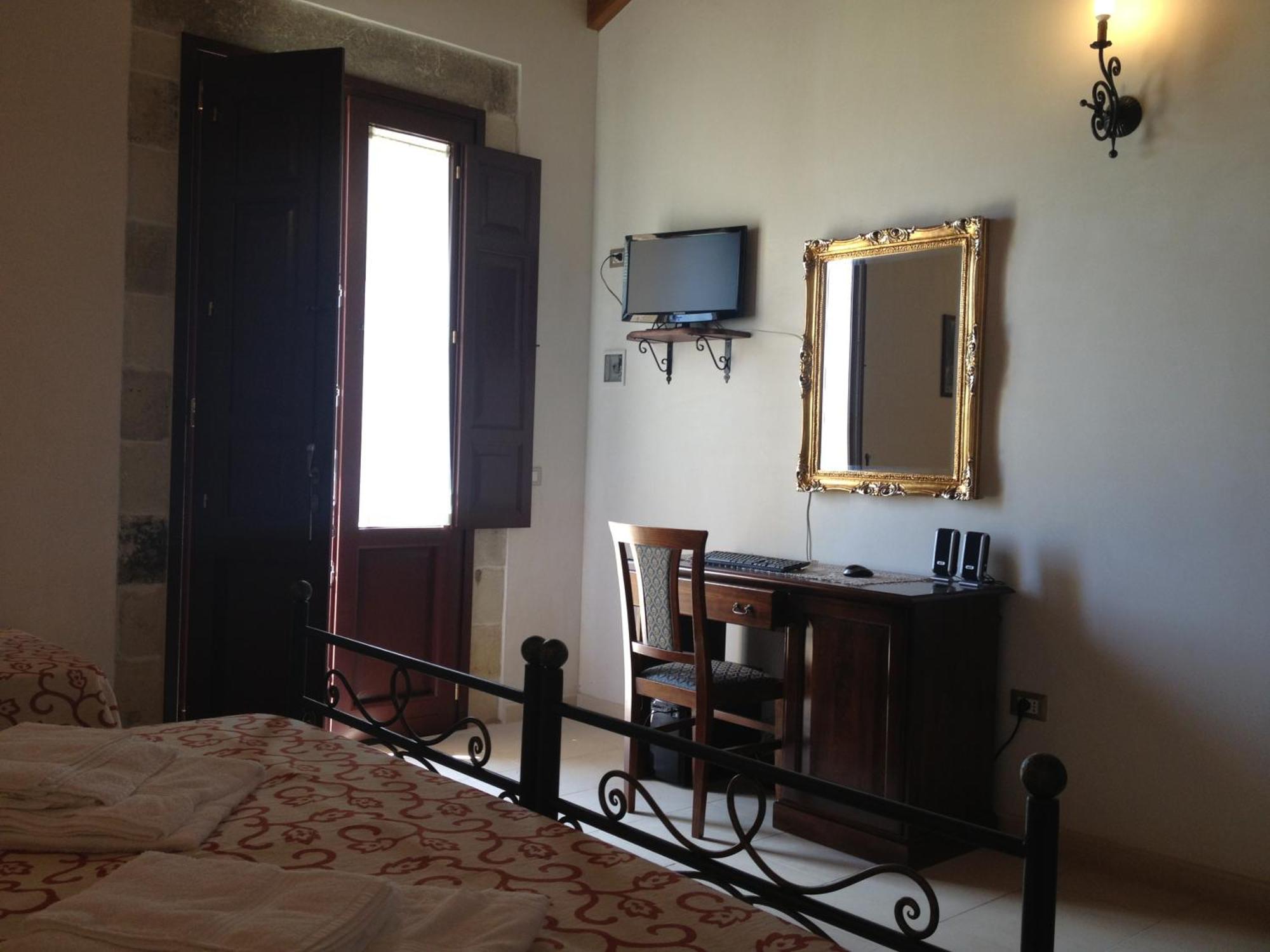 Agriturismo Masseria Quaremme كاربينيانو سالينتينو الغرفة الصورة