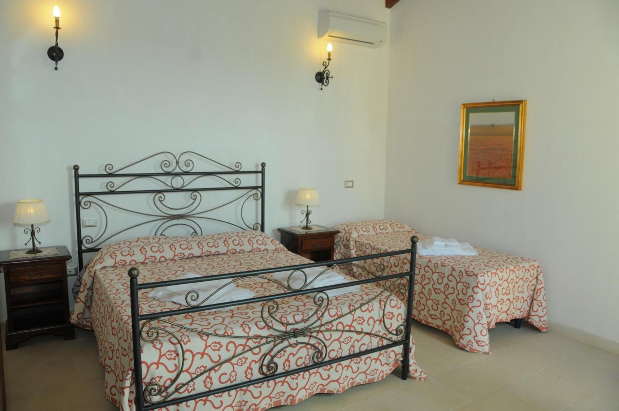 Agriturismo Masseria Quaremme كاربينيانو سالينتينو الغرفة الصورة