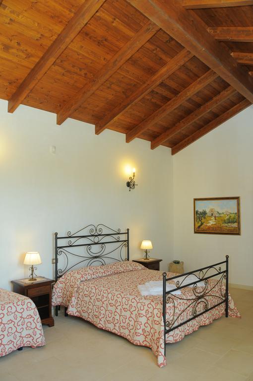 Agriturismo Masseria Quaremme كاربينيانو سالينتينو الغرفة الصورة